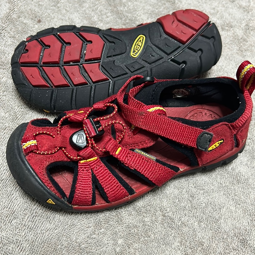 Red Keen size 12